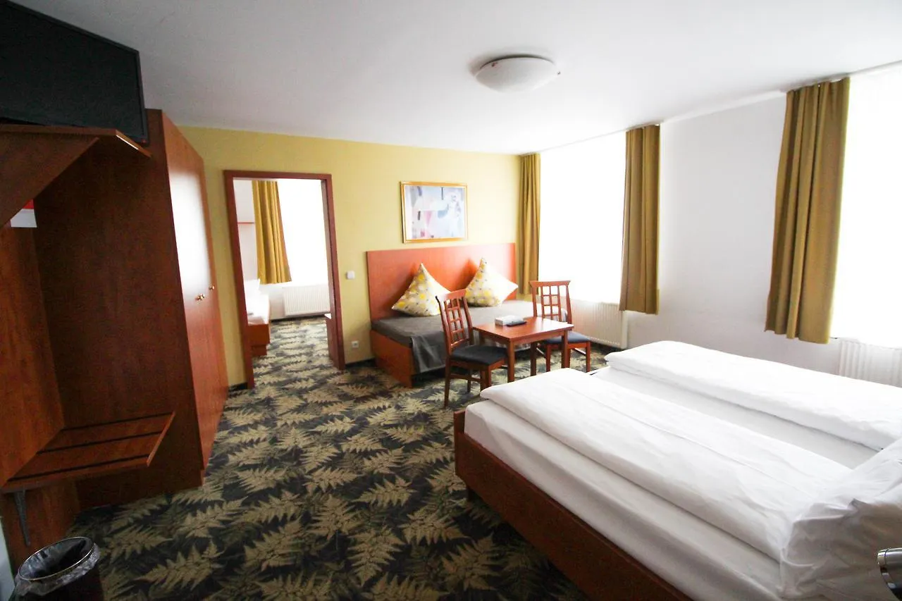 Hotel Der Tannenbaum Munich 2*,